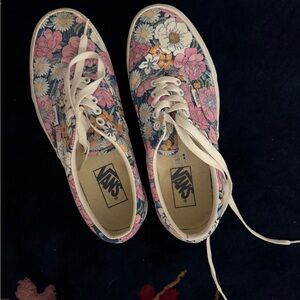 VANS “off” the Wall Era Retro floral print worn once US Women 8.5 Low-top skater